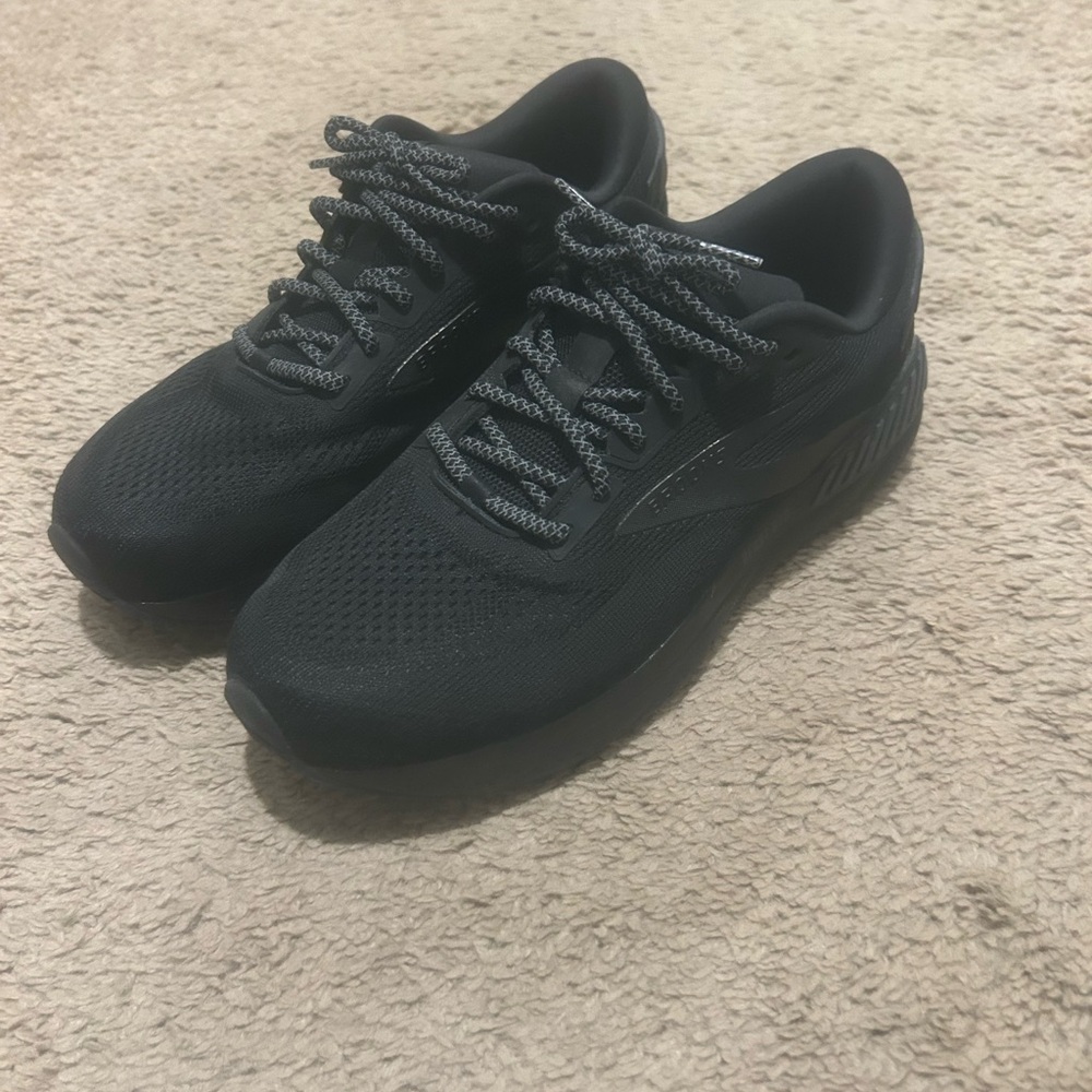 Brooks Beast 24 GTS Like New